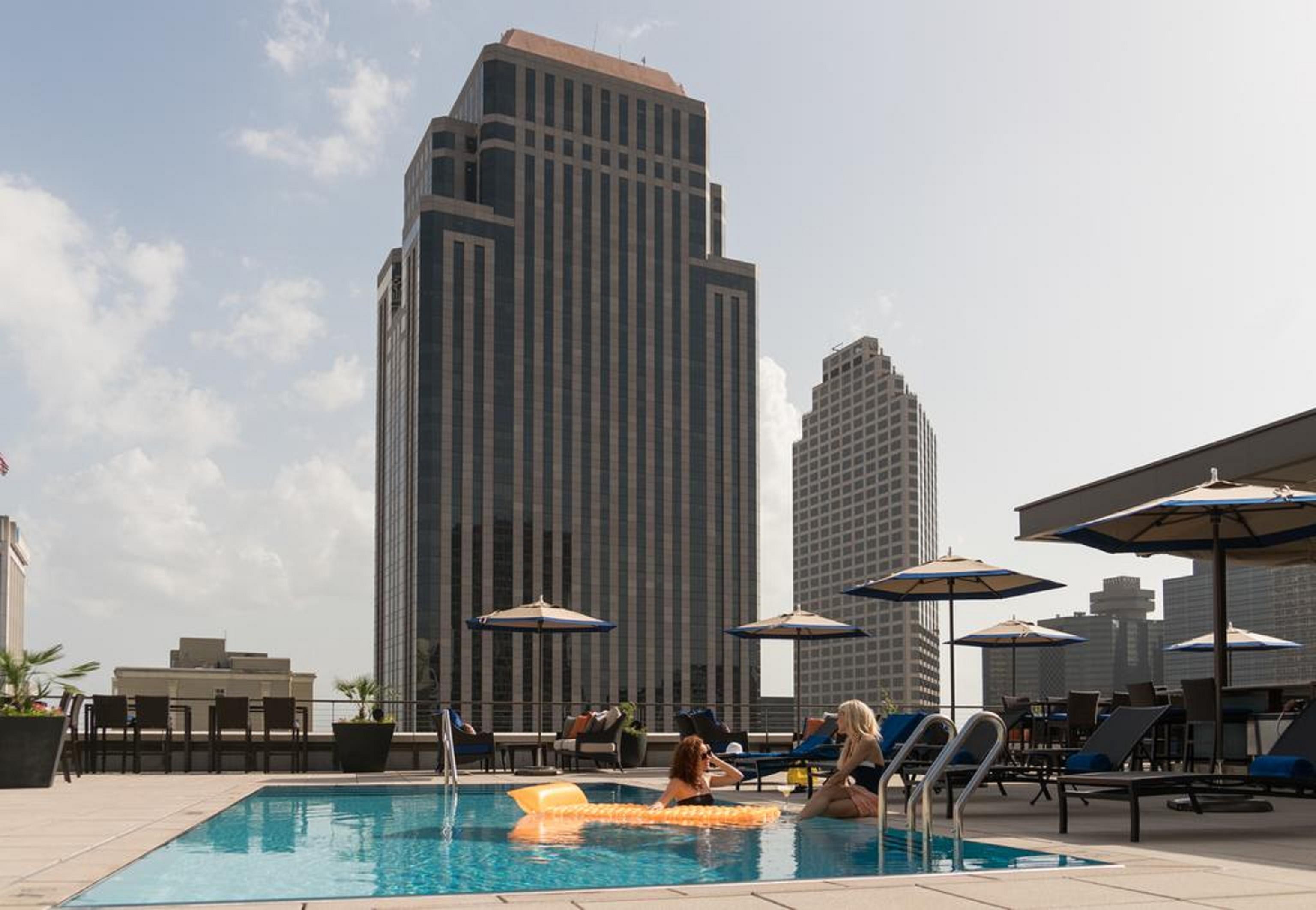 NOPSI Hotel New Orleans Faciliteiten foto The rooftop pool at the Hilton Anatole